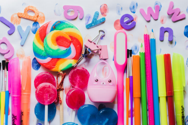 bright-arrangement-school-pens-lollipops