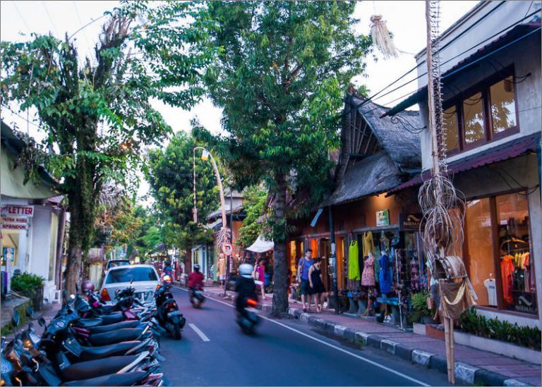 Ubud-Shopping-on-Hanoman-street